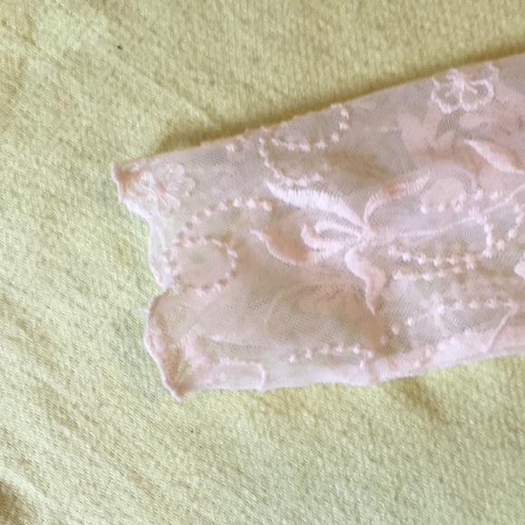 Gorgeous boutique lace top size medium - Picture 5 of 5